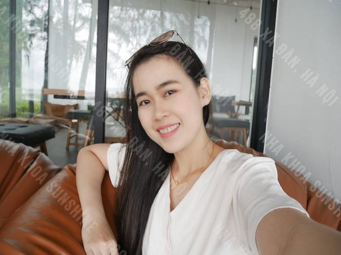 bọc răng sứ có bị tụt lợi không