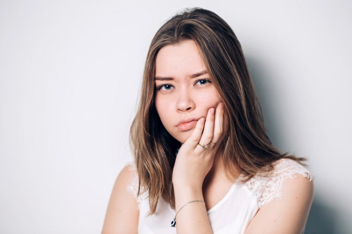 làm răng sứ bị tụt lợi 