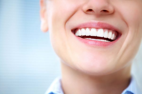 nhổ răng bao lâu mới trồng răng sứ được