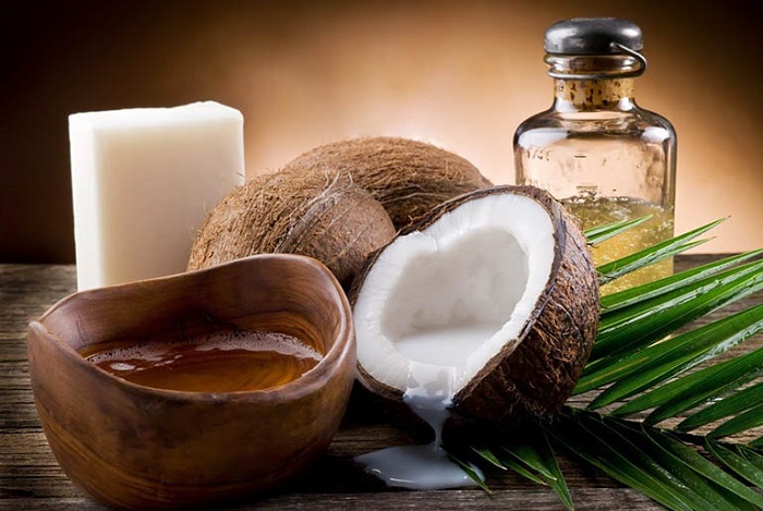Làm trắng răng tại nhà bằng dầu dừa Làm trắng răng tại nhà bằng dầu dừa