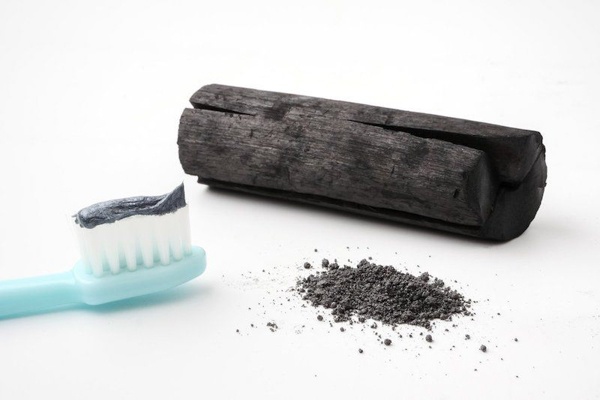 Cách sử dụng bột trắng răng than hoạt tính